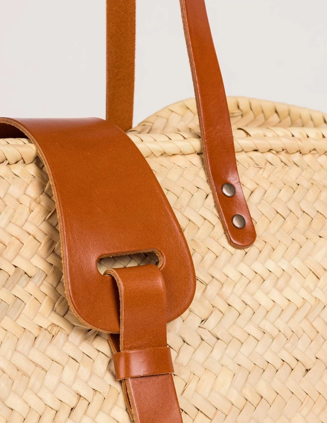 Close-up of the light brown calfskin front strap and trim on the Fadma Large