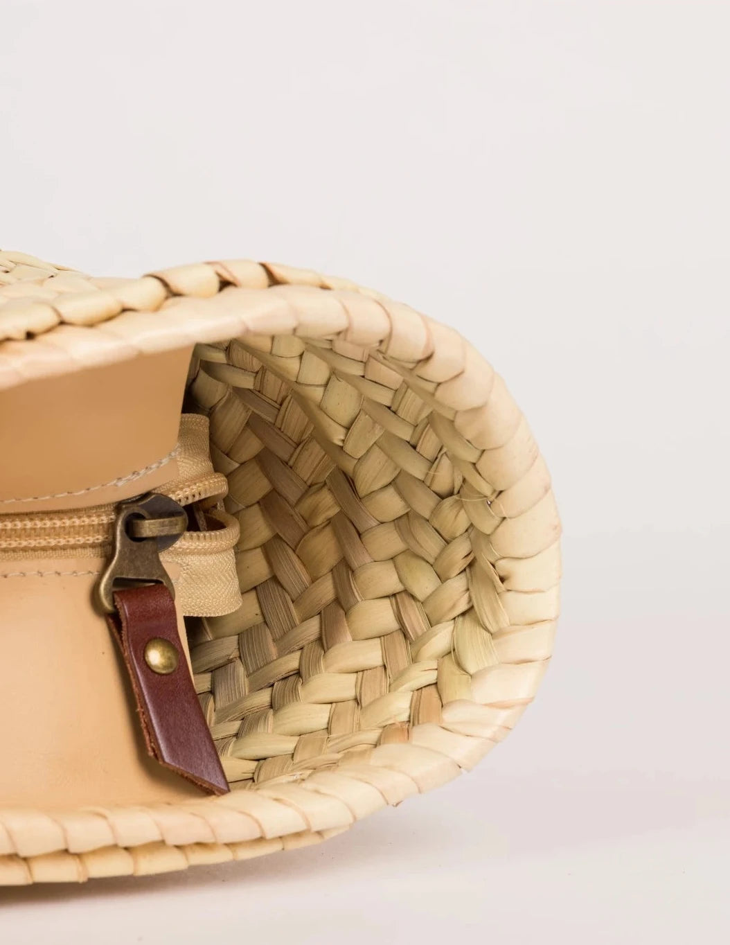Side view of the Fadma Small basket bag in palm leaf