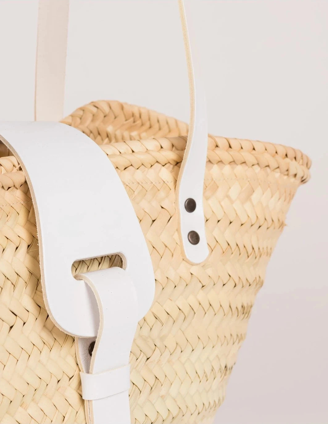 Close-up of the white calfskin front strap and trim on the Fadma Small