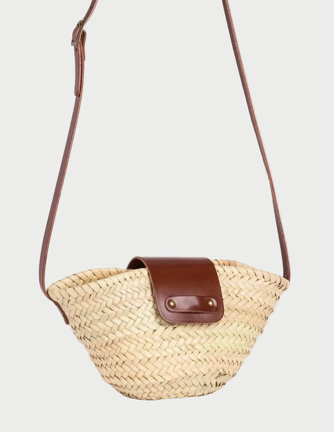 Side view of the Dija Crossbody basket bag in palm leaf with dark brown calfskin