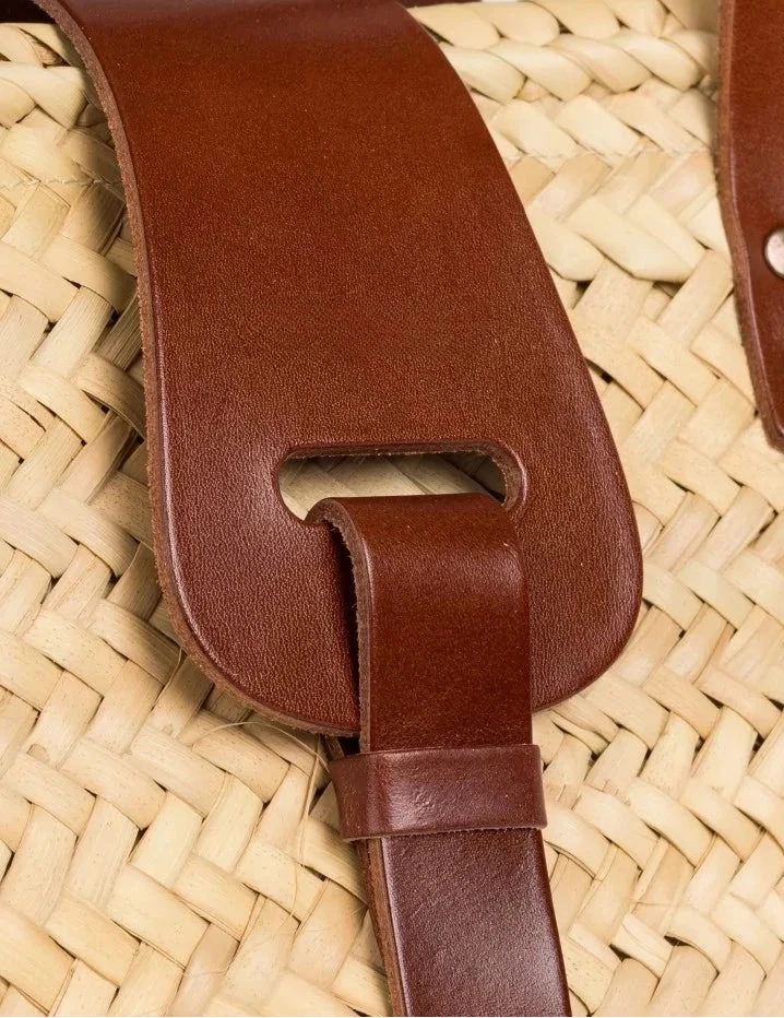 Close-up of the dark brown calfskin front strap and trim on the Fadma Large #color_dark brown