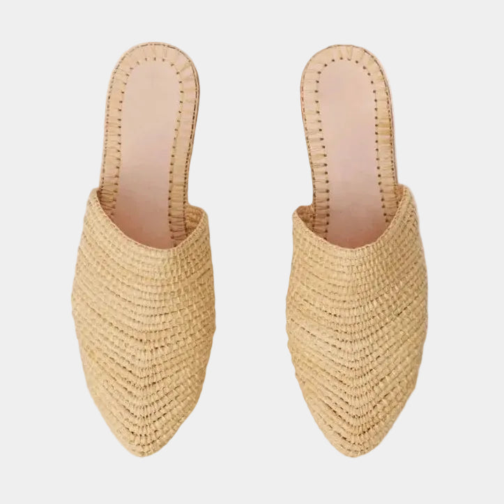 Handwoven natural raffia babouche mules with pointed toe, top view — Tilila mule by MARRAVIE, made in Marrakech